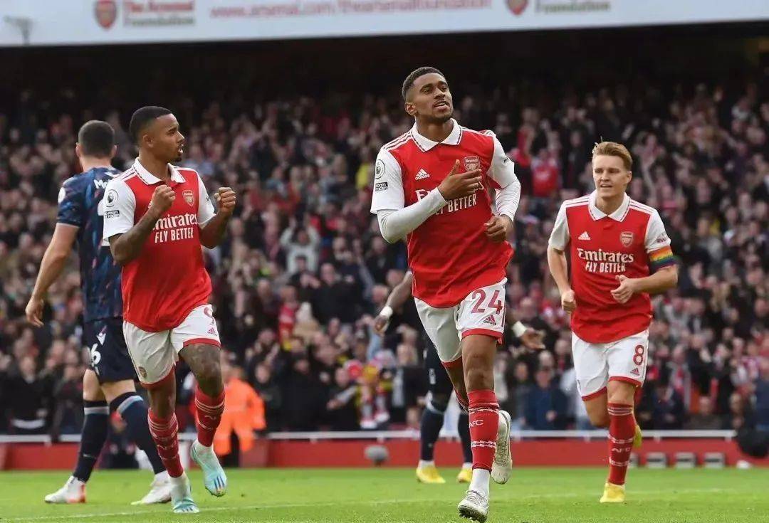 爱游戏中国官网-詹姆斯在阿森纳比赛中出色防守，回归赛场引发热议！的简单介绍